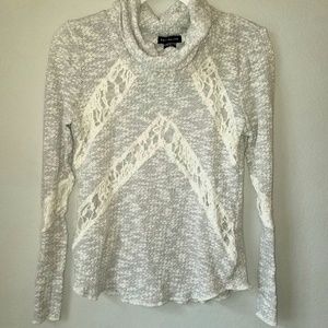 💎3/$20 SALE💎Grey sweater with White Lace detail